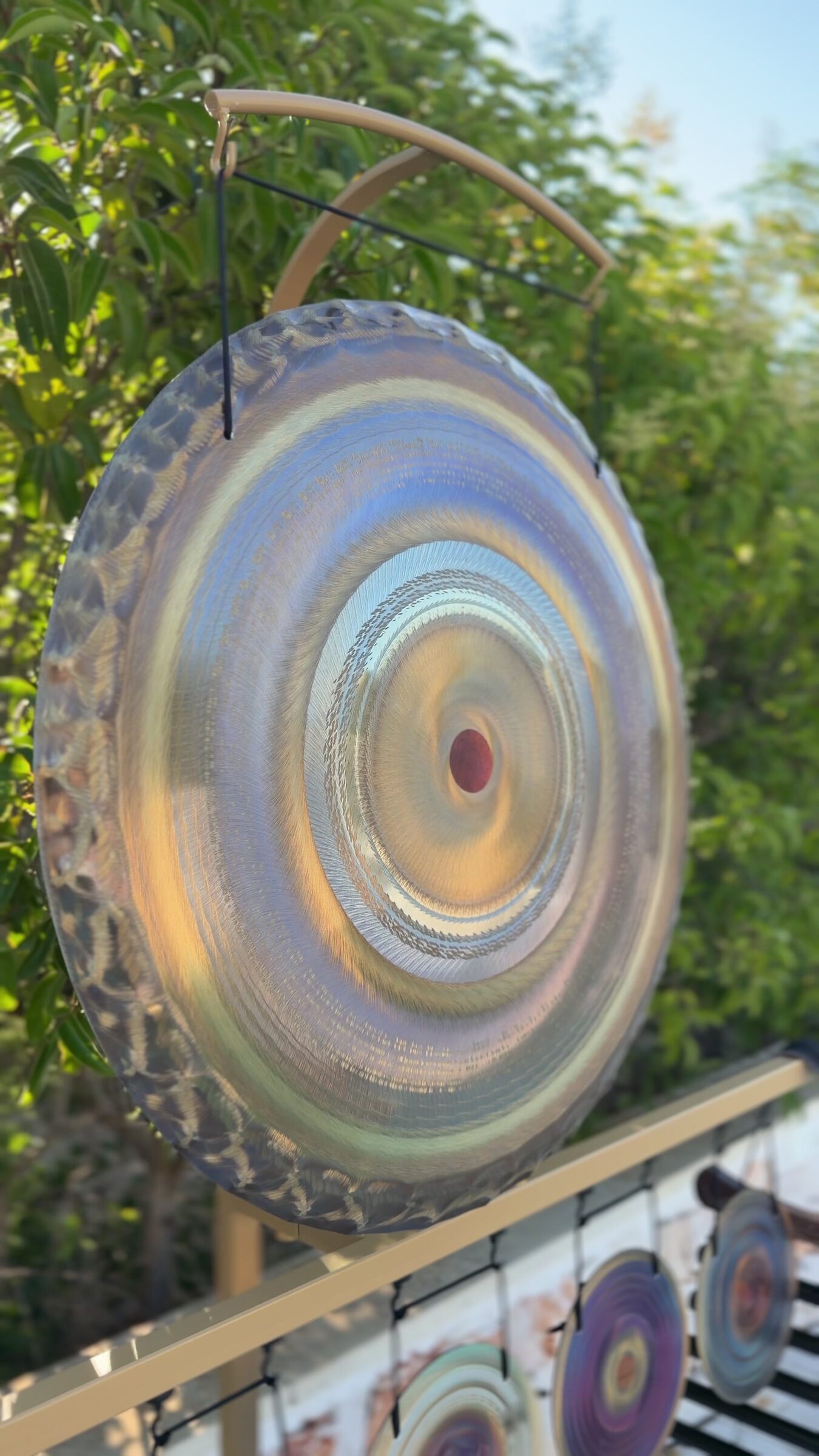 Gong planetario iridescente per i bagni di suono